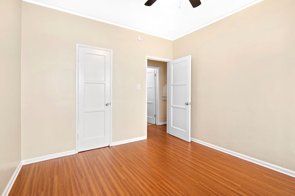 Photos and Video of Baldwin Manor and Windsor Manor Apartments in Los